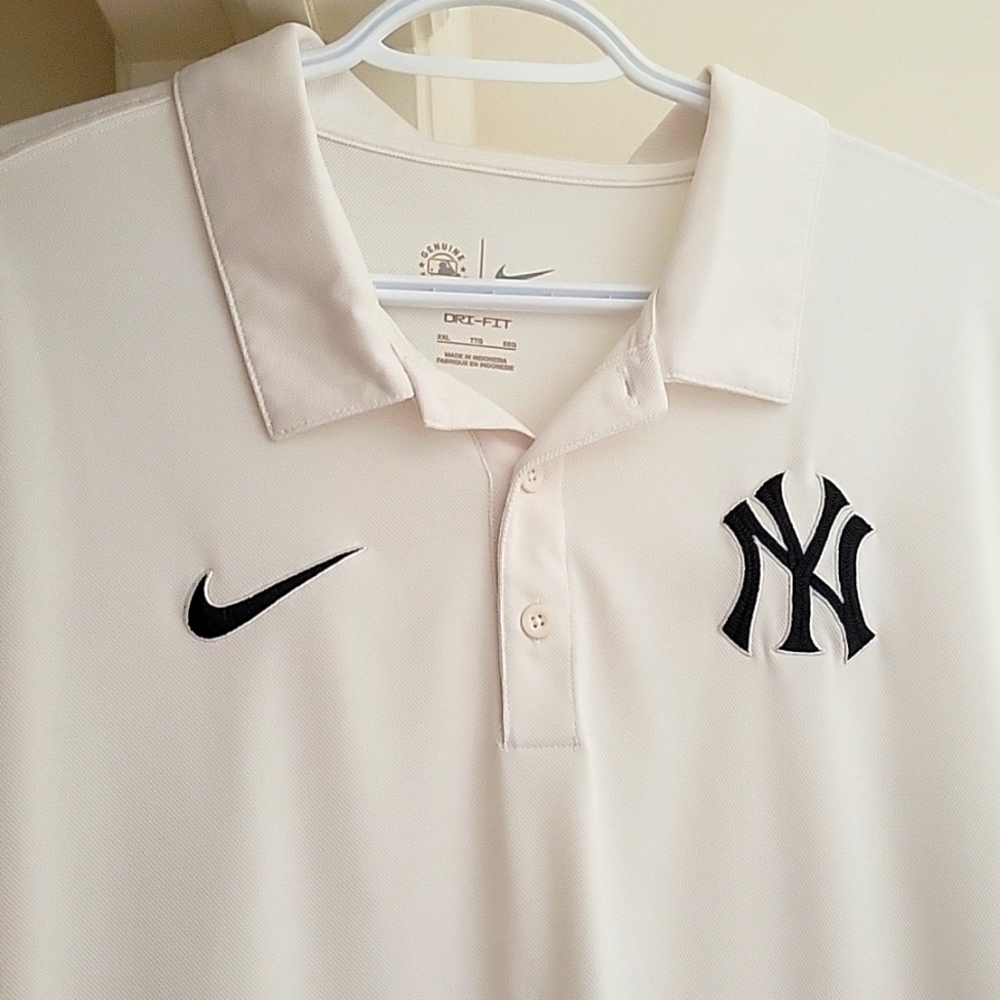 Nike NY Yankees polo shirt. Mens XXL
